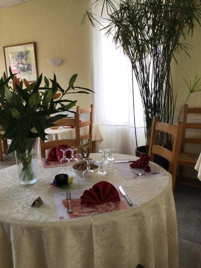 Hotel Restaurant Les Touristes Vals-les-Bains Eksteriør bilde